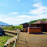10 Person In Eidsvag Rød