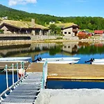 10 Person In Eidsvag Feriehus *