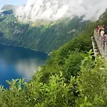 10 Person In Eidsvag Feriehus