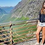10 Person In Eidsvag Rød