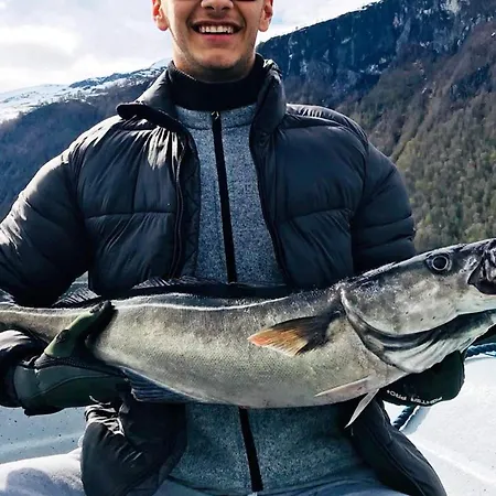 10 Person In Eidsvag Rød