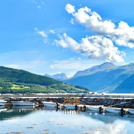 10 Person In Eidsvag *