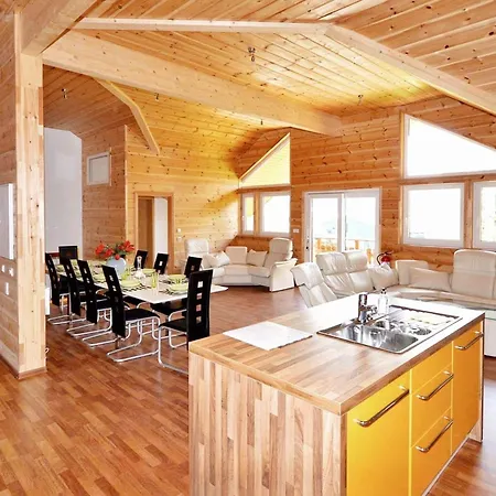 10 Person In Eidsvag Nyaraló Rød
